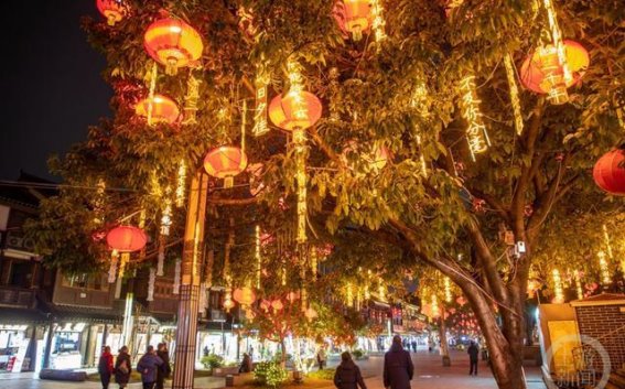 沙坪坝迎春灯饰点亮春节的仪式感