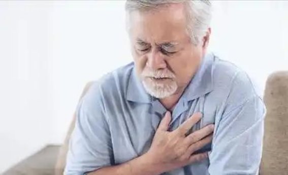 心梗前兆，胸口的警告：如何识别那些可能预示心脏危机的三种异常信号