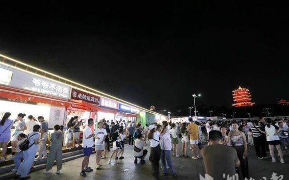 黄鹤楼地铁站的红墙奇迹：商业复兴的背后