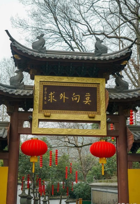 法喜寺：千年古刹的静谧与辉煌