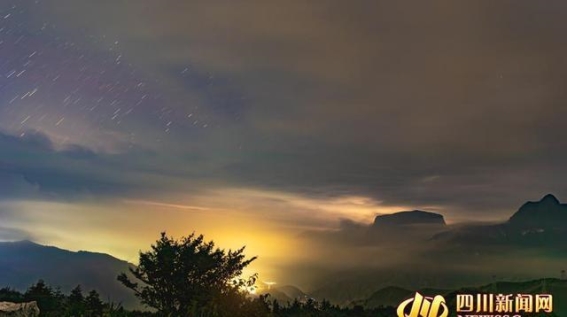 大瓦山：东方诺亚方舟的日出云海与星空奇观