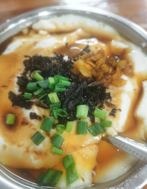 豆腐脑必须吃咸的！小时候逃避吃甜豆腐脑，那是奶奶沉甸甸的爱