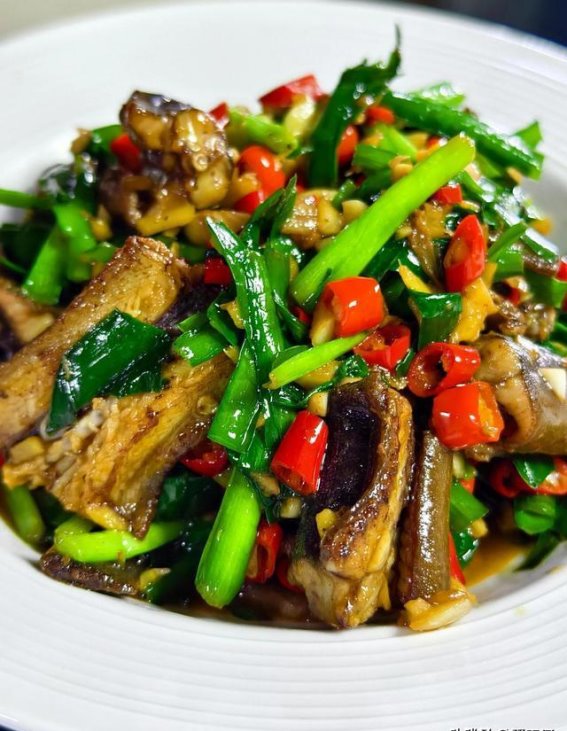 十人九腰痛”，不妨多吃这5种食材，三天一次，腿脚有劲精神足