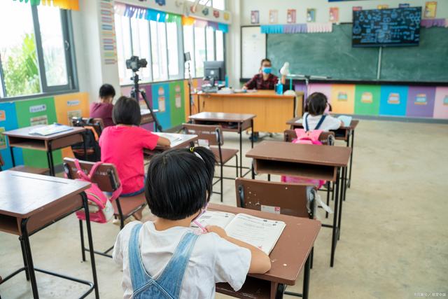 出纳挪用2500多万理财7年获利6400，引发网友关注和讨论