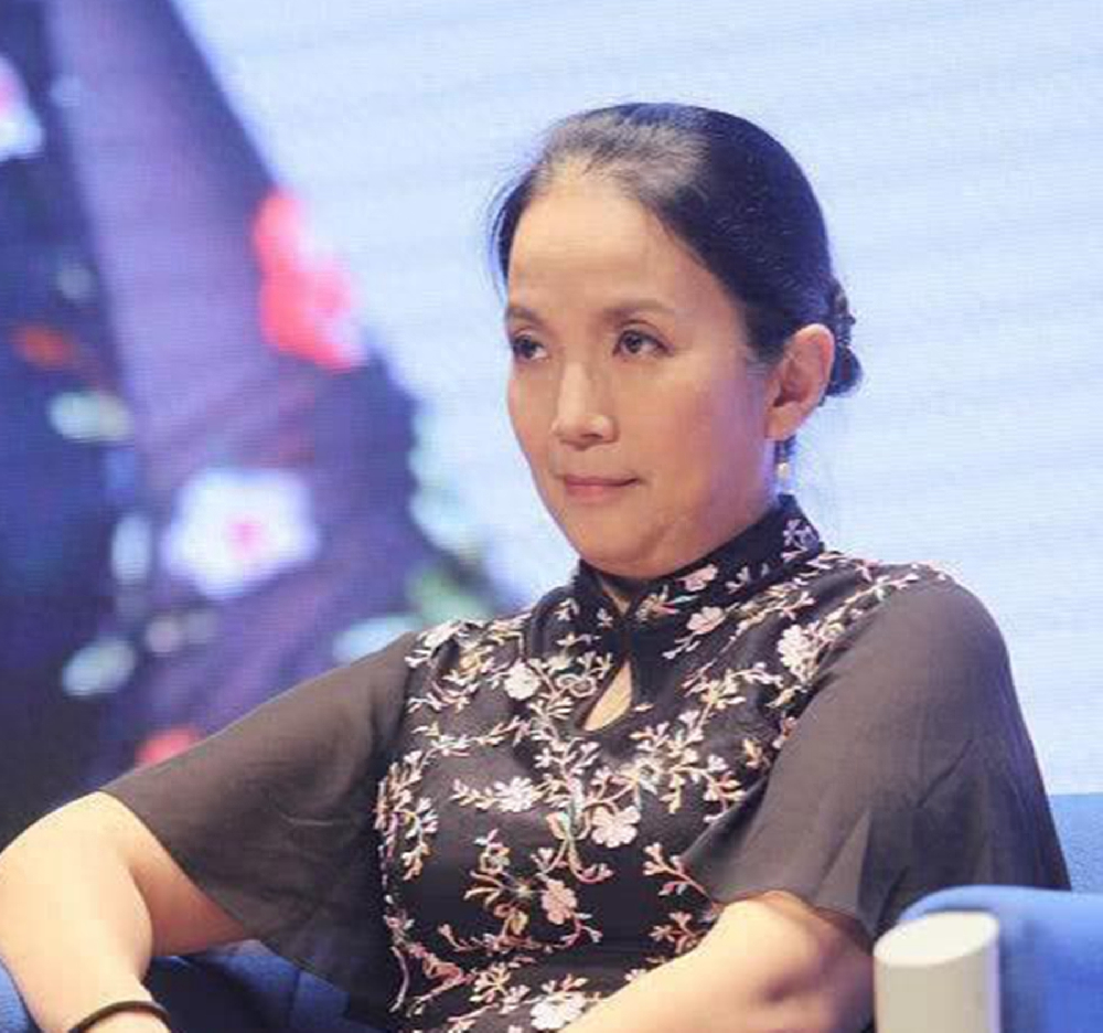 移居国外的吕丽萍夫妇，靠“拾荒”生计，终究自食恶果