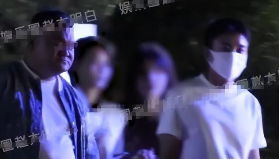 贾乃亮新恋情曝光，与李小璐复婚遥不可及