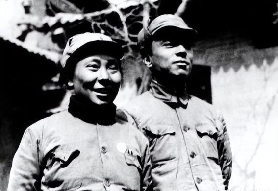 《长征之光：毛主席的反个人崇拜之路》