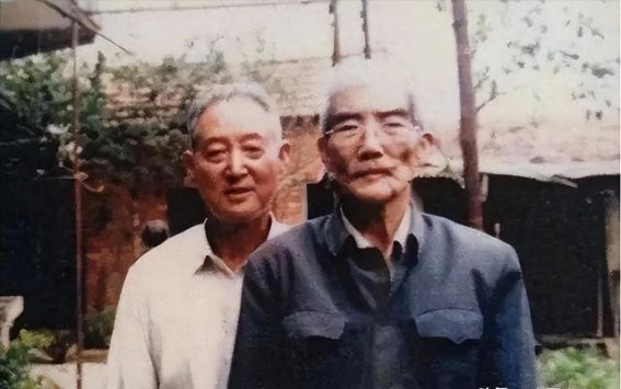 岁月长河中的英雄情谊：秦基伟将军与肖登良的战友之情