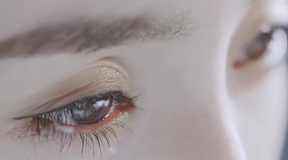 狐狸眼娱乐圈之花：6位美艳女星的魅力密码