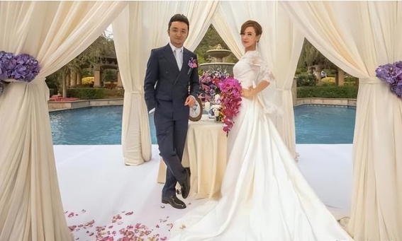 尼格买提前妻帕夏新恋情曝光，独自享受美好生活