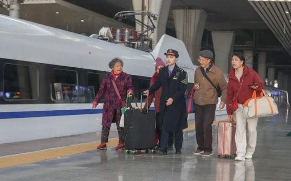 银发列车：为老年人量身定制的慢旅行新体验