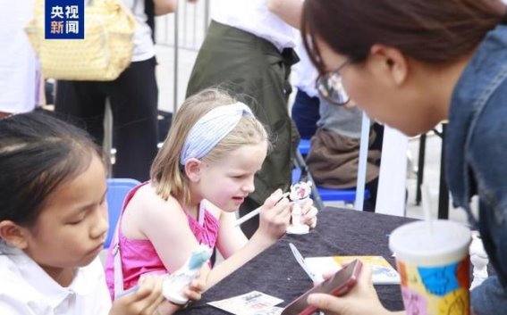 电影与文化的光影之旅：外国观众深度探索粤港澳大湾区