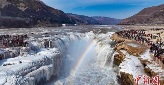黄河壶口瀑布：冰瀑奇观与元宵民俗的完美邂逅