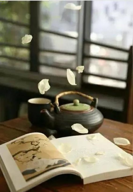 喝酒时是否应该喝茶水？健康风险与建议