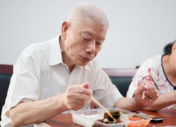 胰腺癌变的早期信号，后背隐痛不能忽视