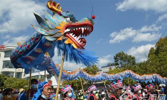 六街镇盛大开街，民俗文化新春焕发