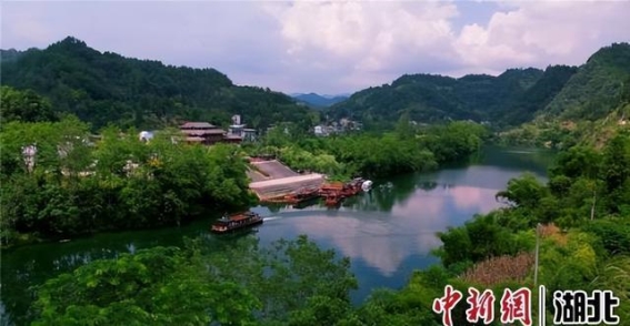 来凤卯洞：酉水河上的自然奇观