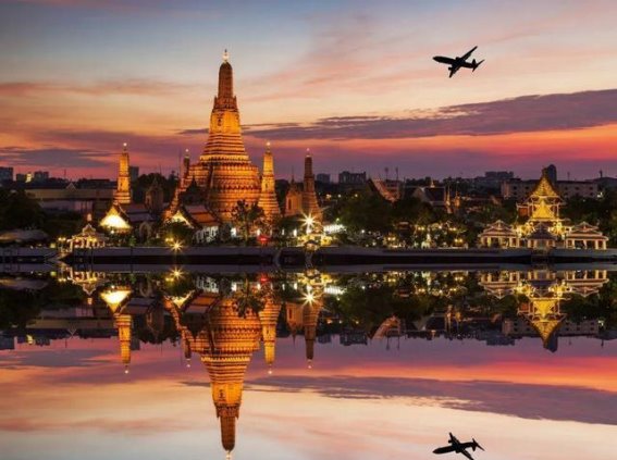 曼谷街头的明信片接力：文化交织中的友谊之桥