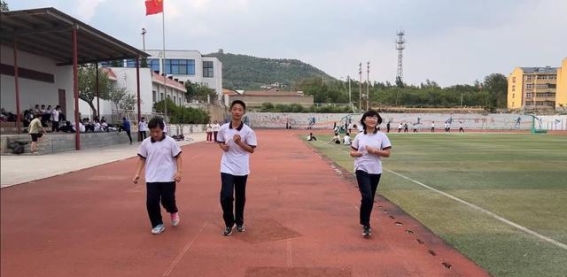 拒绝烟草诱惑，共同守护健康——淄川区疾控中心走进黉阳中学开展无烟日宣传活动