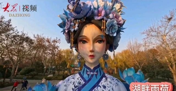 济南“湖畔雨荷”灯组延期拆除，成为大明湖新名片