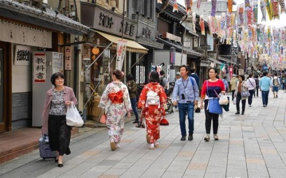 中国游客：日本旅游业的“金主”