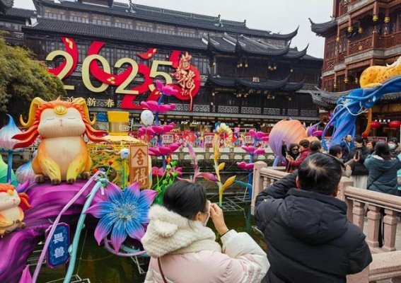 灯火璀璨照街市 春暖花开迎元宵——全国各地群众欢度元宵佳节