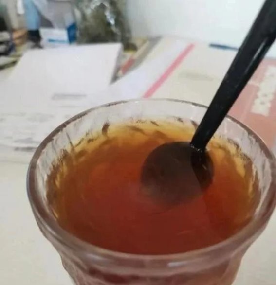 男子连喝8包板蓝根，甜到中毒送医抢救