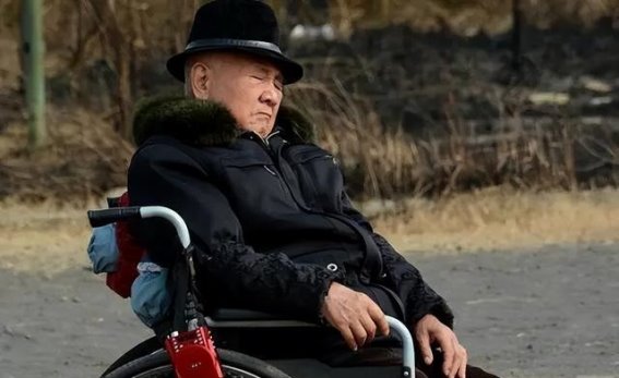 老年生活的隐秘信号：用爱温暖最后的时光