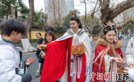 南京鼓楼“转角花市”引领文旅消费新潮流