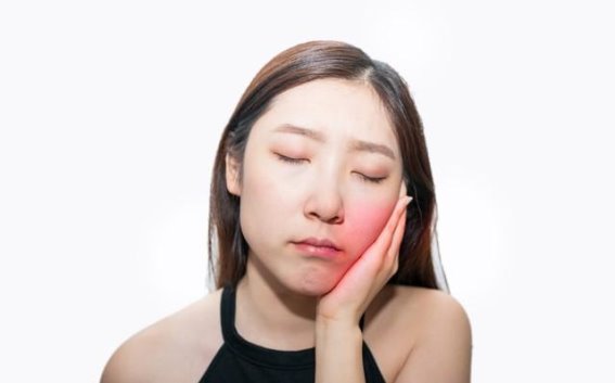 牙龈出血的隐患：不可小觑的健康警报