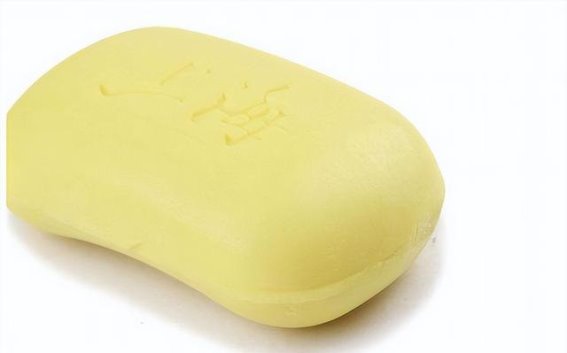 52岁大妈坚持3个月用硫磺皂洗头，头皮变化让人惊讶