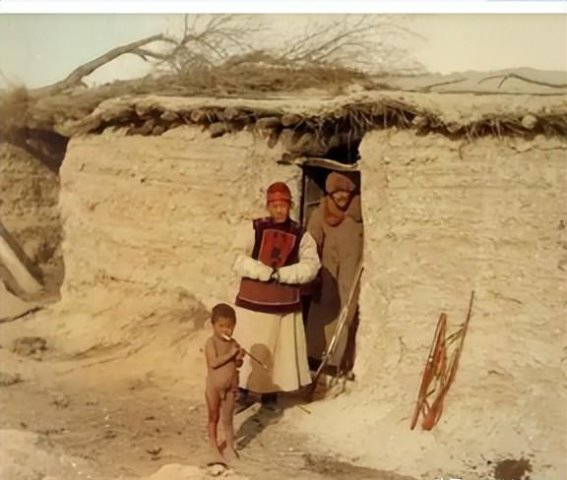 1908年，洋人考察团摄影师相机中的旧新疆，维族姑娘美艳动人