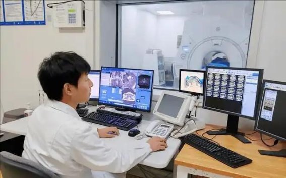 男子吃降压药5年，突发脑出血！医生叹气：他的错误，很多人都有