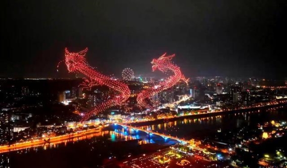 乐山大佛元宵夜的光影盛宴：3000架无人机点亮夜空