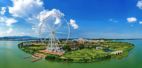 春意盎然，城市与自然交融的诗意景致