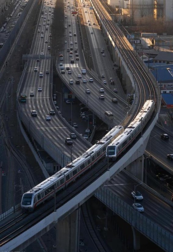 对大连地铁的深入探讨：优点与不足并存