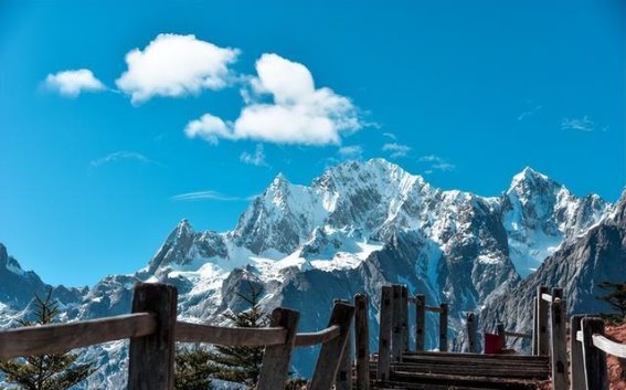 探秘玉龙雪山冰川公园，体验冰雪世界的震撼之美