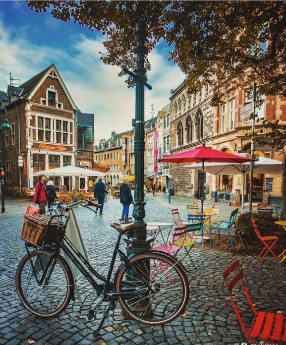 探索亚琛：历史与现代的交响曲