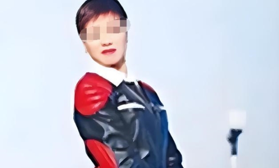 香港尼姑释智定的双面人生：从寺院住持到奢华生活