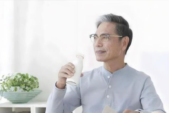喝牛奶，竟然也有“学问”？医生提醒：做好这3点，才能真正健康受益