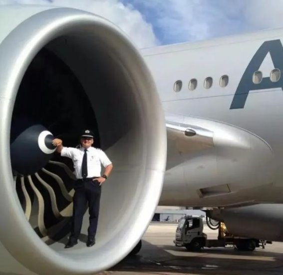 时光与对比：从发型变迁到建筑传奇的视觉探秘