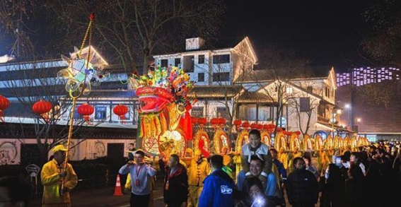 从江苏南通启航的“二航长青”轮到苏州开明大戏院的重生