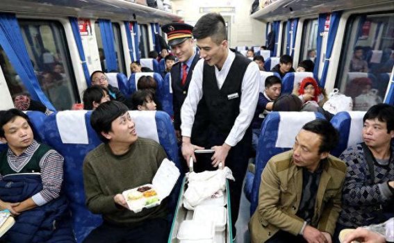 火车上的盒饭为何失宠？