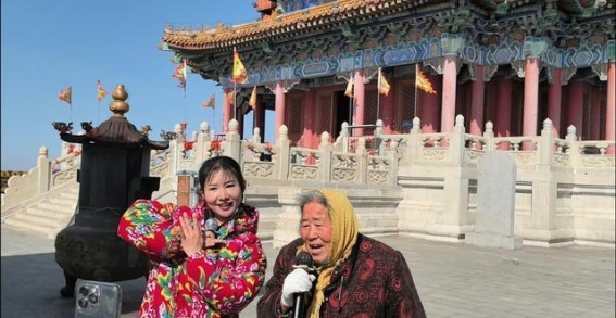 沂蒙山的歌声再响起：81岁“头巾奶奶”唱响红色记忆