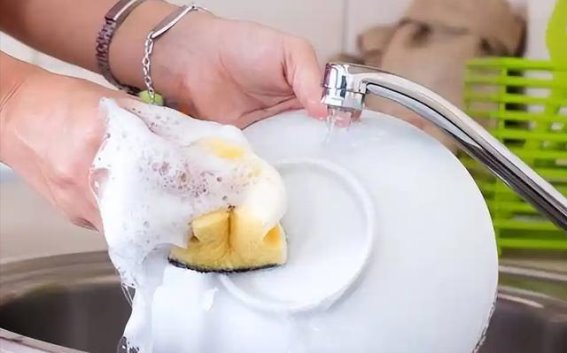 更换碗筷，减少患癌风险：警惕这两种餐具隐患