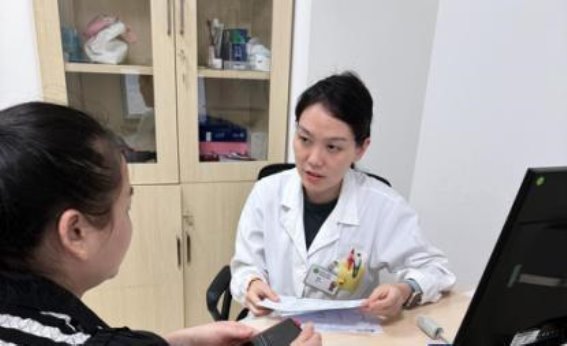 从“多病缠身”到“健康生活”：深圳女子的全科医学之旅