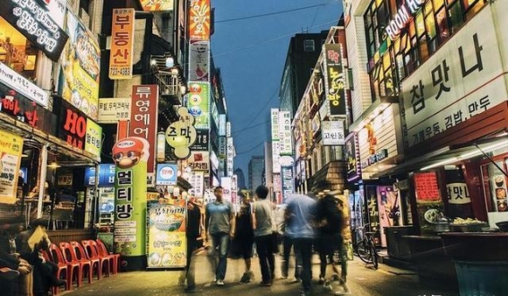 中美日人均寿命的断崖差距：未来的挑战与机遇