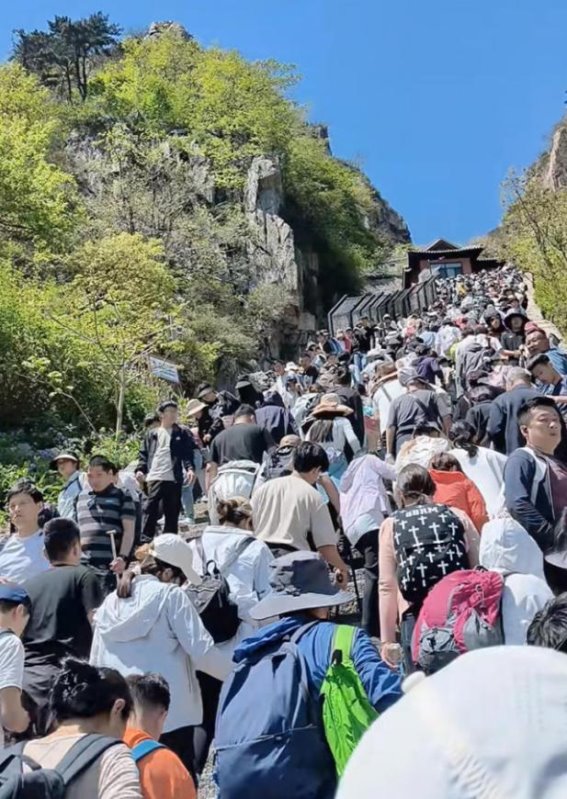 五一假期旅游乱象：六大景区被游客“怒批”，泰山名列前茅，张家界问题多