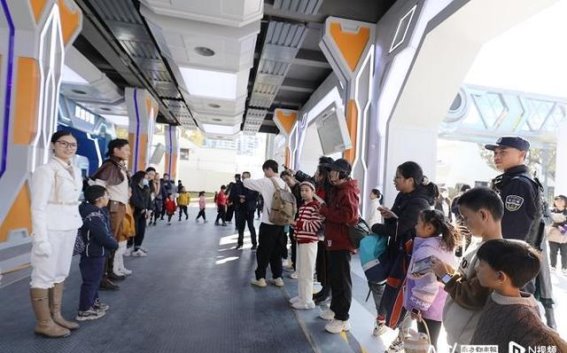 星纪世界·南湖乐园内测开启，千名游客已提前体验未来之旅