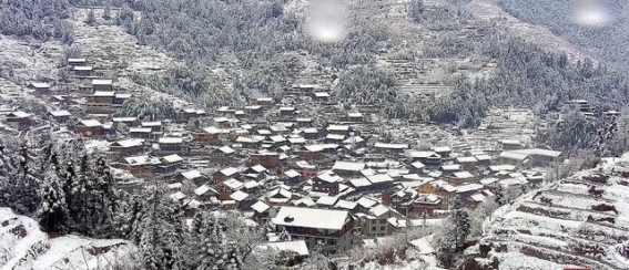 紫鹊界梯田的冬日雪景